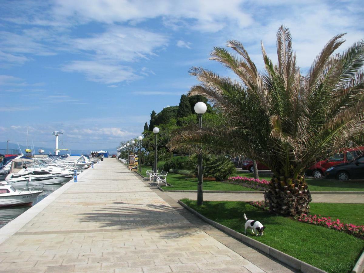 Holiday Home On Island Of Krk Malinska Esterno foto